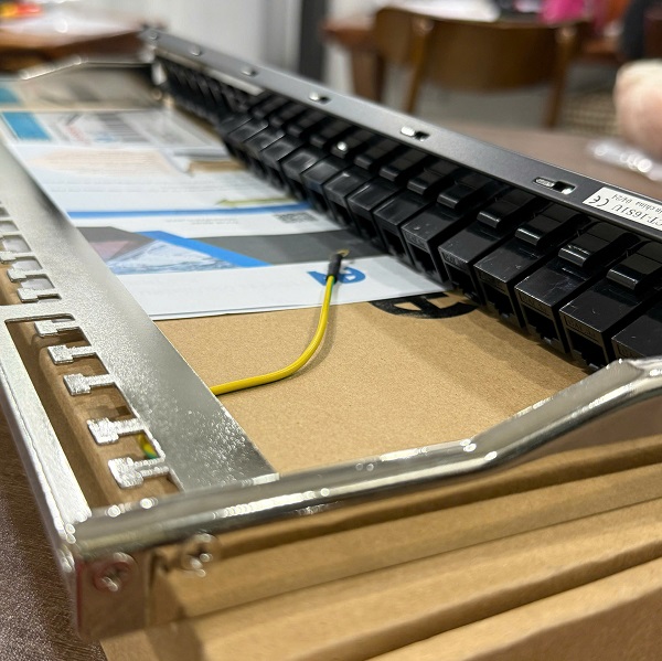 Thanh đấu nối Patch panel 16 cổng Cat6 UTP mã ACT-16S1U, ACT-JK28-C6-US chính hãng ANCOMTECK Thanh đấu nối Patch panel 16 cổng Cat6 UTP mã ACT-16S1U, ACT-JK28-C6-US chính hãng ANCOMTECK