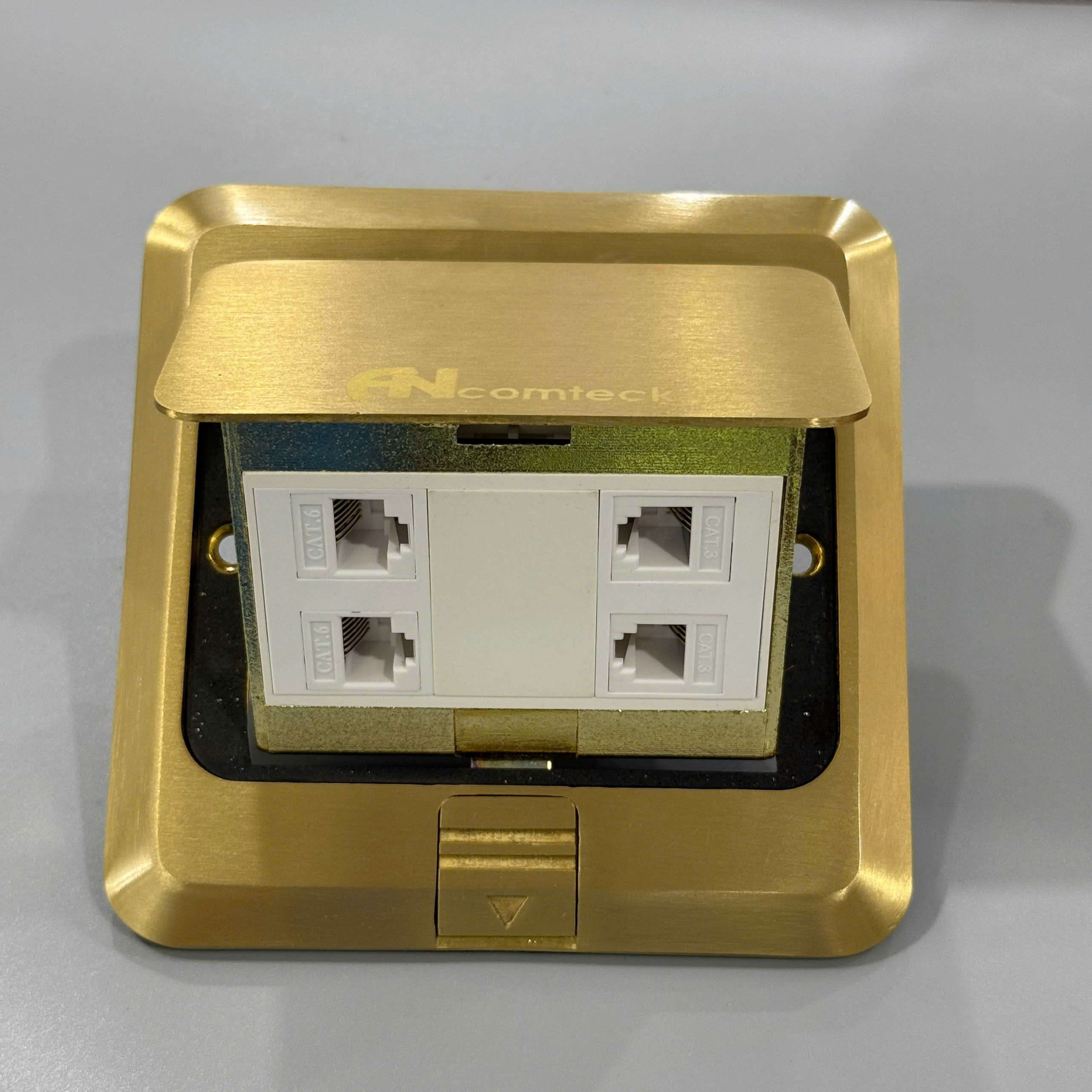 Phân phối Ổ cắm đế Âm Sàn 4 cổng mạng Lan - thoại - HDMI,.. bản màu Vàng- Bạc hãng Ancomteck