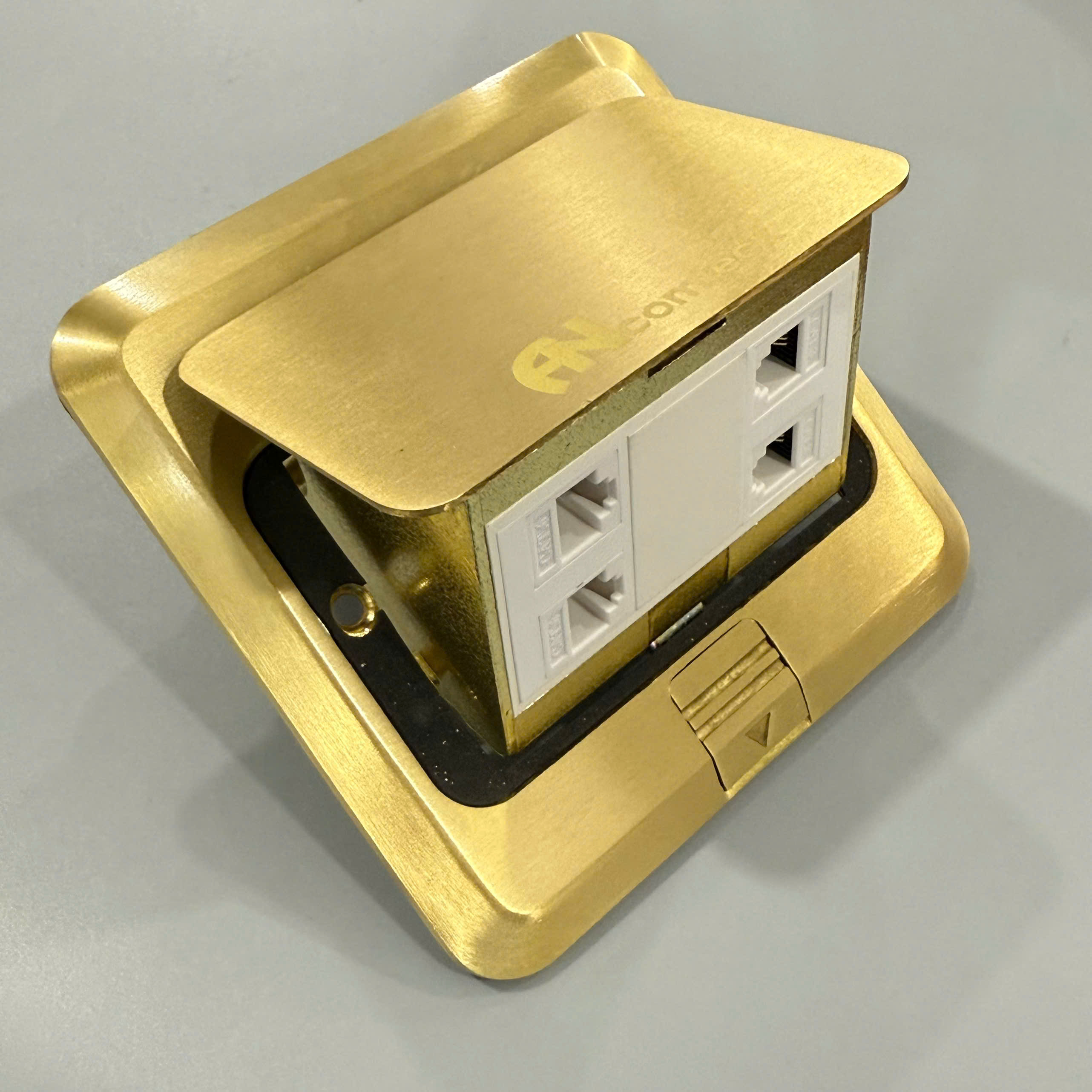 Phân phối Ổ cắm đế Âm Sàn 4 cổng mạng Lan - thoại - HDMI,.. bản màu Vàng- Bạc hãng Ancomteck